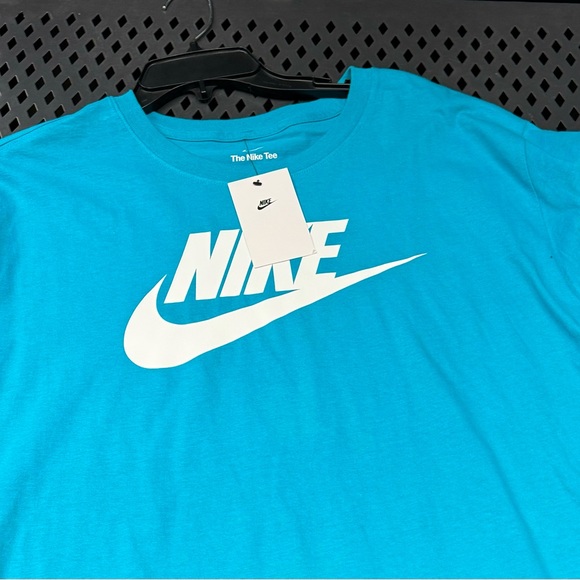 Men Nike Tshirt - Picture 2 of 3